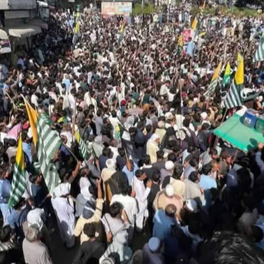 POK Leaders Allege Pakistan Army Supplied Guns and Ammunition to Kashmiris