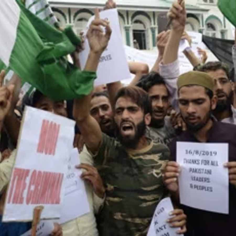 POK Leaders Allege Pakistan Army Supplied Guns and Ammunition to Kashmiris