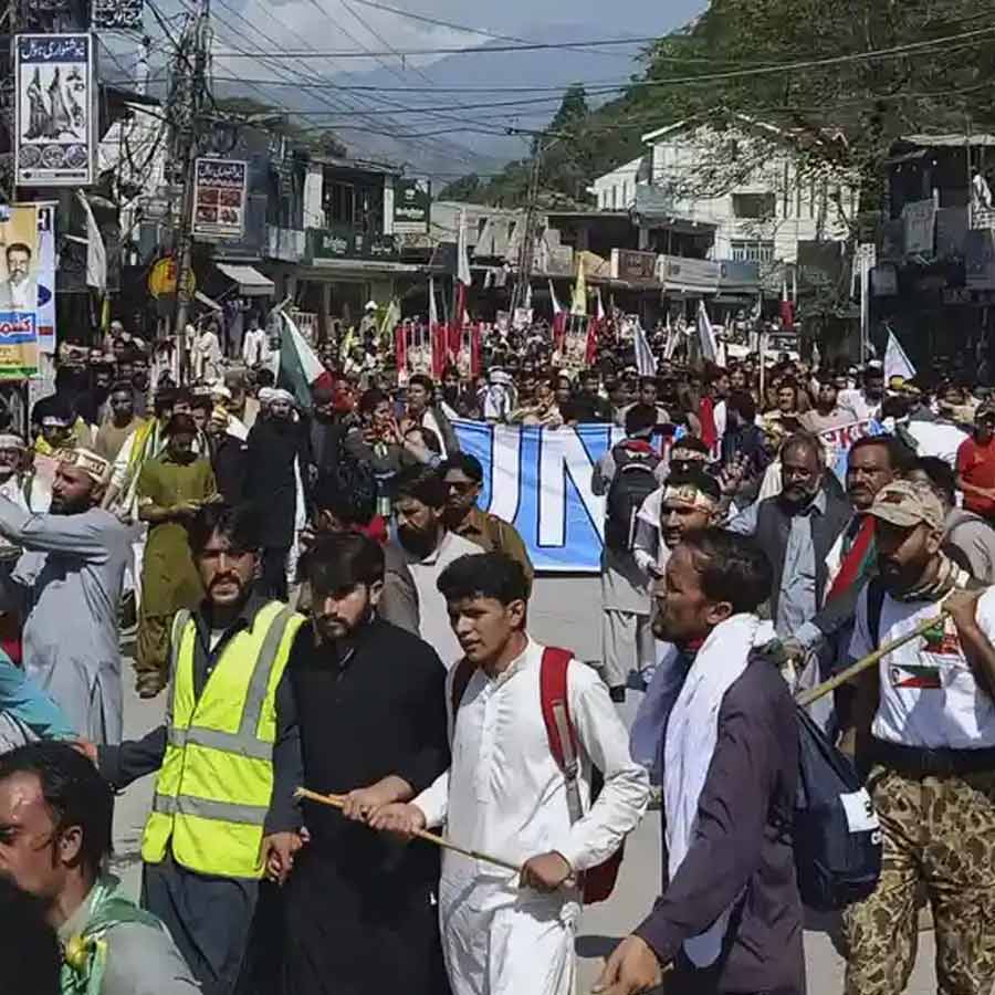 POK Leaders Allege Pakistan Army Supplied Guns and Ammunition to Kashmiris