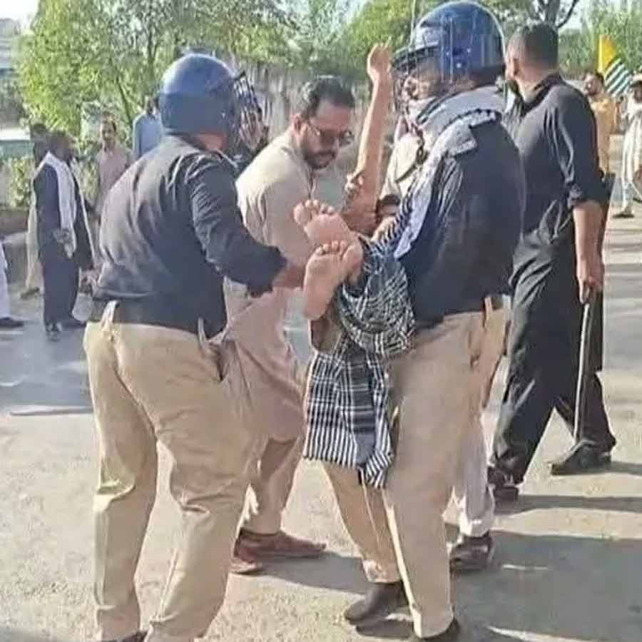 POK Leaders Allege Pakistan Army Supplied Guns and Ammunition to Kashmiris