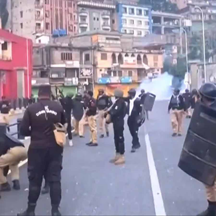 POK Leaders Allege Pakistan Army Supplied Guns and Ammunition to Kashmiris