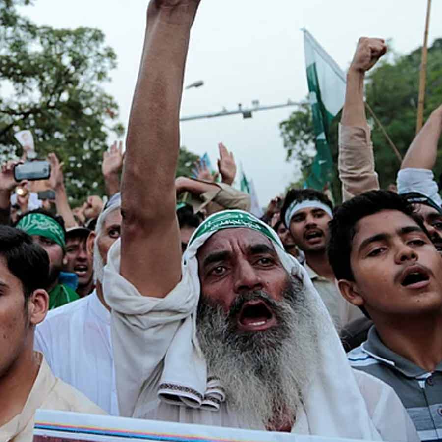 POK Leaders Allege Pakistan Army Supplied Guns and Ammunition to Kashmiris