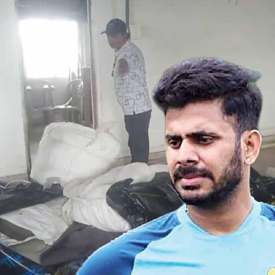 এ বার বিতর্কে মনোজ তিওয়ারি।