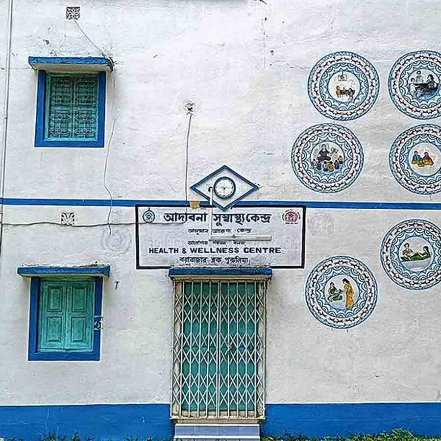বেলা ১২টাতেও বন্ধ আদাবনা সু-স্বাস্থ্যকেন্দ্র।