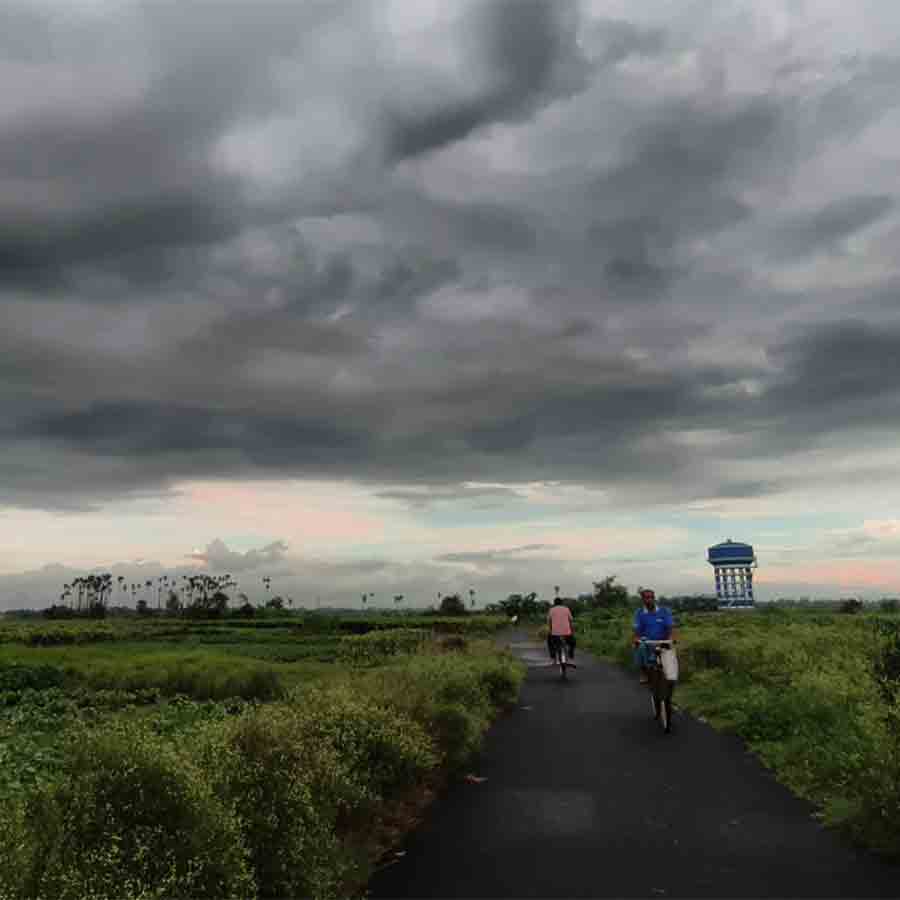 Red alert at coastal areas of South 24 parganas and Sundarbans due to low depression at Bay of Bengal