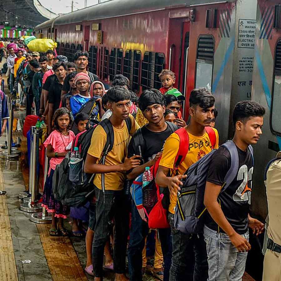 50 Bangladeshi nationals sent to West Bengal from Tamil Nadu by train for deportation