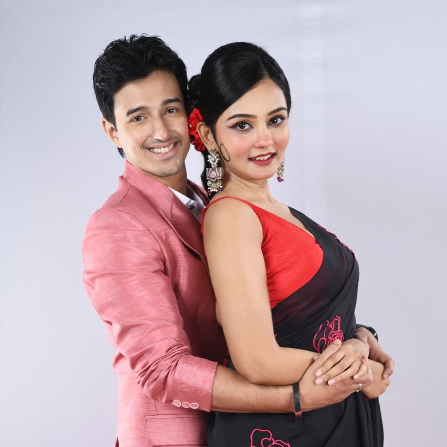 সম্পর্কে জড়িয়েছেন আরিয়ান এবং রিখিয়া?