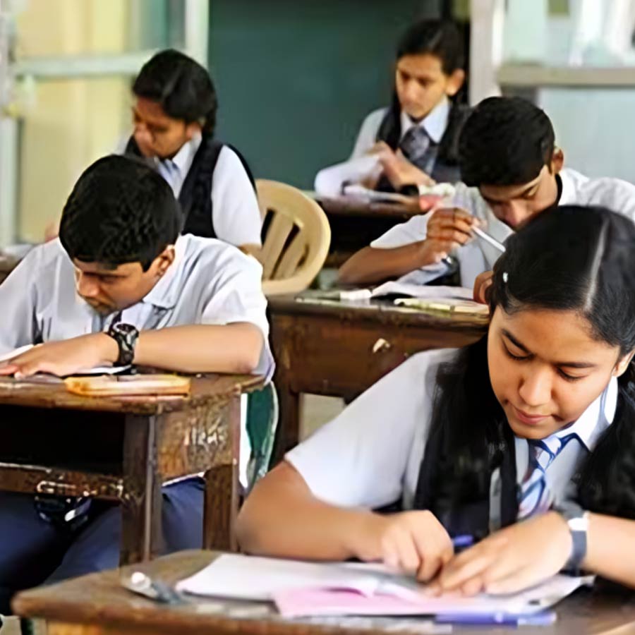 WBBSE Mandates Clearing Pending Fees Before Class 9 Registration dgtl