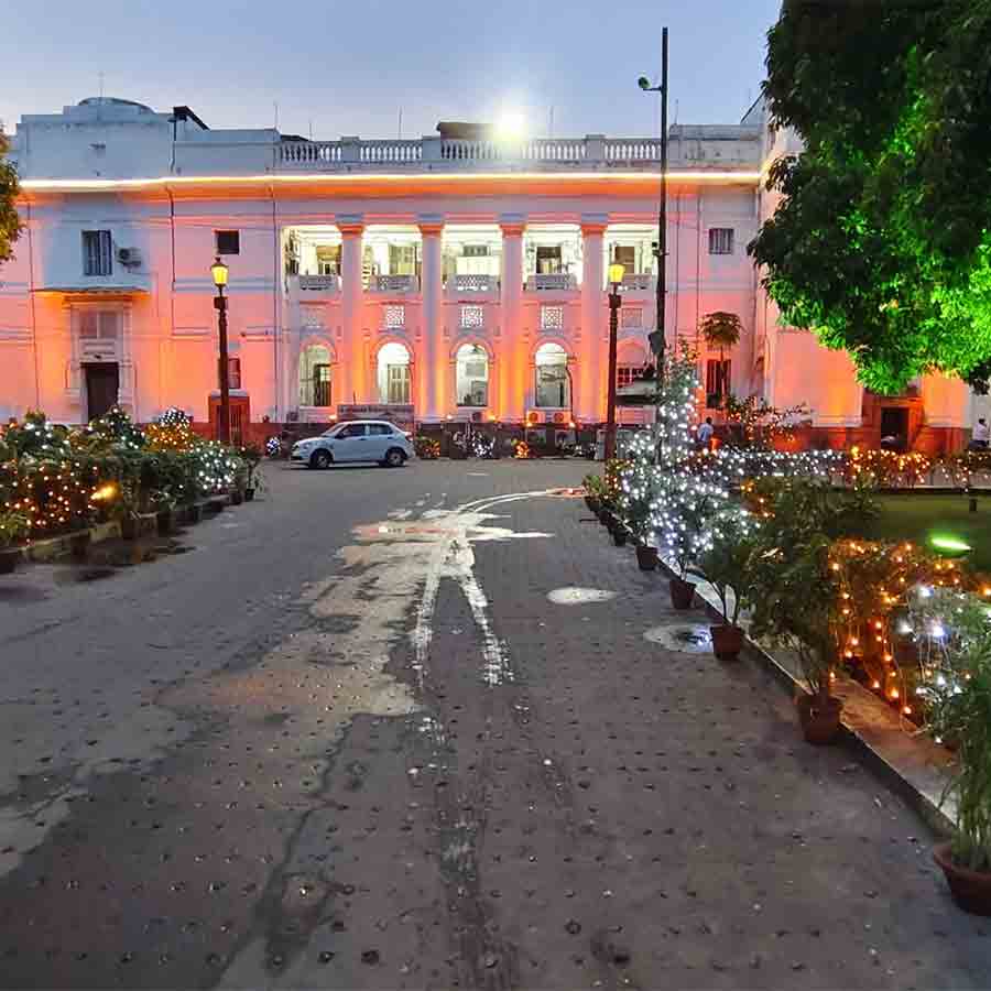 শ্যামাপ্রসাদ মুখোপাধ্য়ায়ের ১২৫তম জন্মবার্ষিকী ও বিধায়কদের প্রশিক্ষণ শিবির উপলক্ষে সজ্জিত বিধানসভা ভবন।