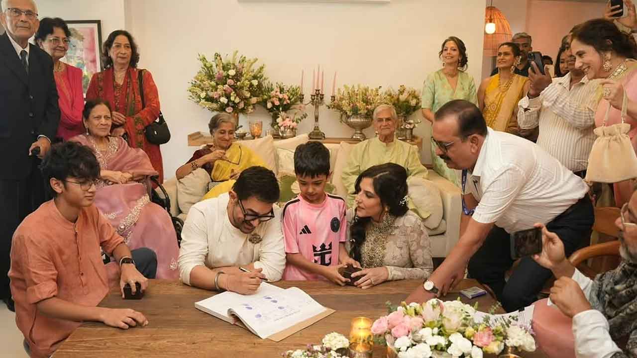বৃষ্টিভরা দিনে বিয়ে সারলেন আমির ও গৌরী