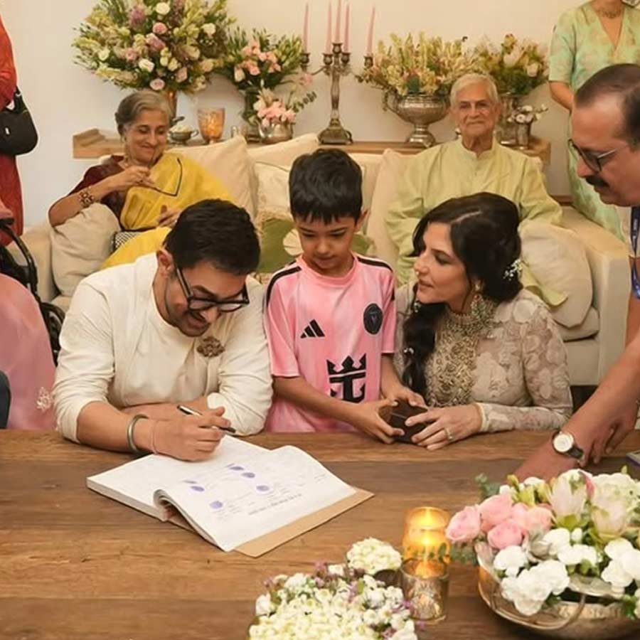 A source claimed that Aamir Khan and Gauri Spratt are now officially married dgtl