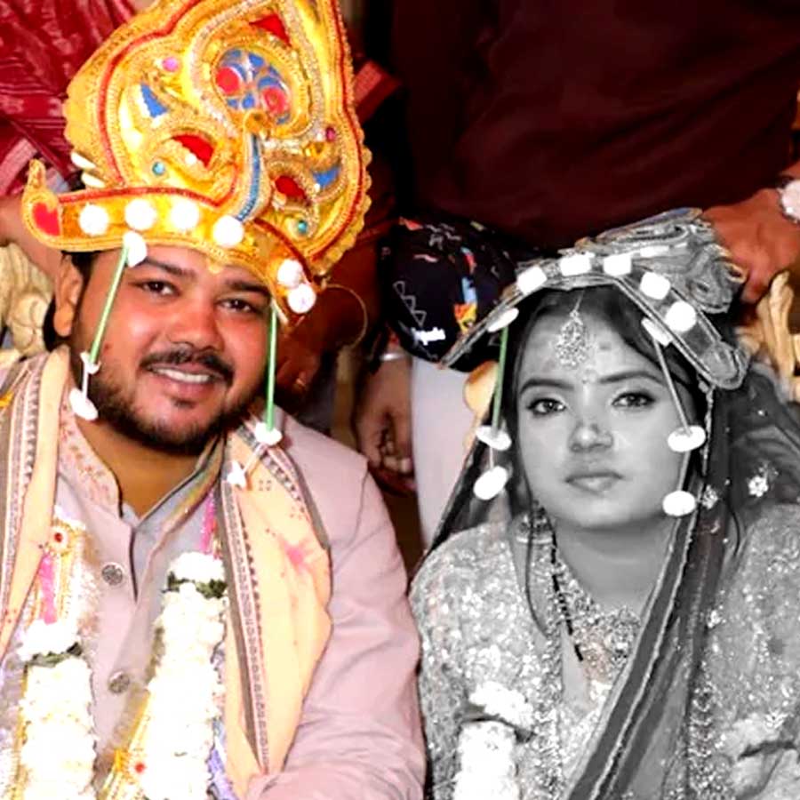 বিয়ের দিন আরস্তু সিক্কার সঙ্গে আকৃতি সুতার।