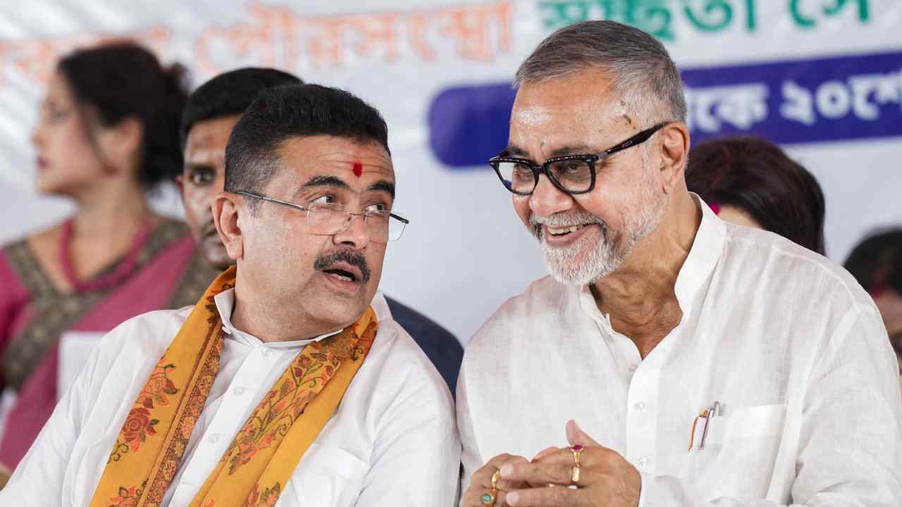 মুখ্যমন্ত্রী শুভেন্দু অধিকারী এবং শিল্পমন্ত্রী তাপস রায়।