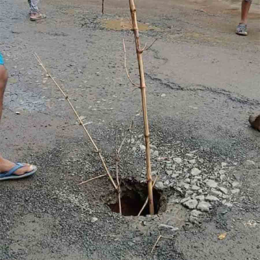 Local residents worried about collapse of Daam over Kangshabati river at Panskura