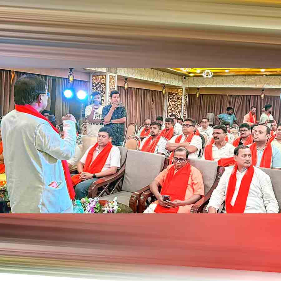 Dilip Das appeared amidst the crowd of BJP leaders
