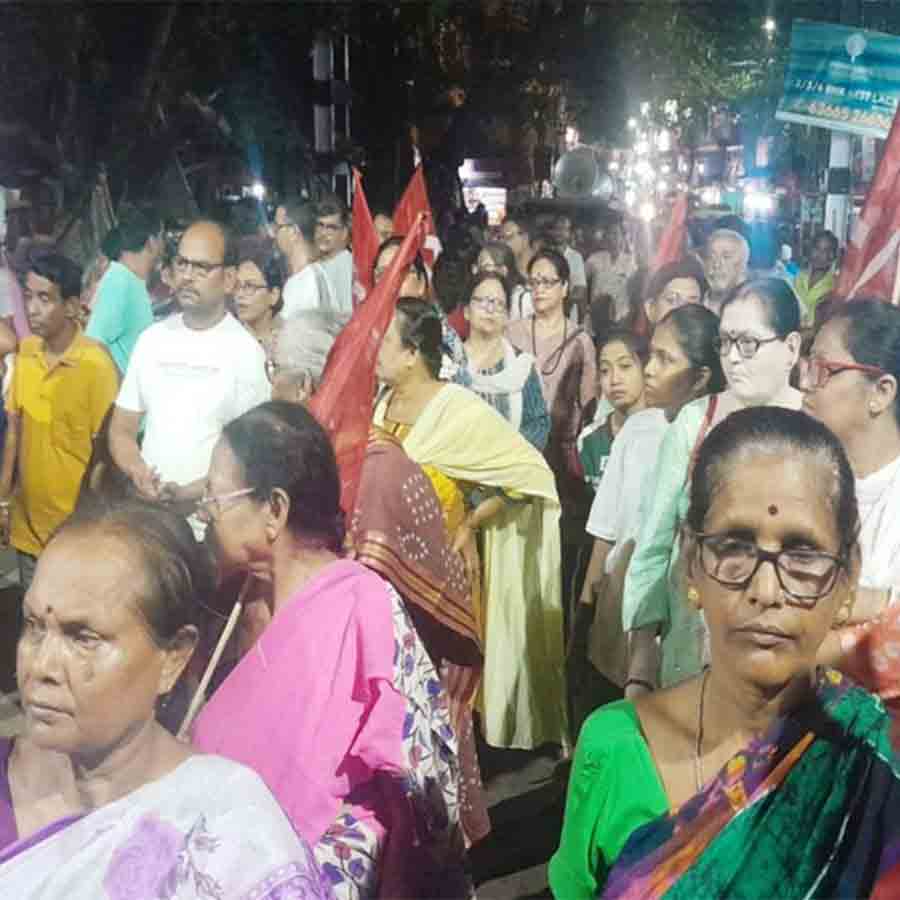 উচ্ছেদের প্রতিবাদে উত্তরপাড়ায় বামেদের প্রতিবাদ মিছিল।