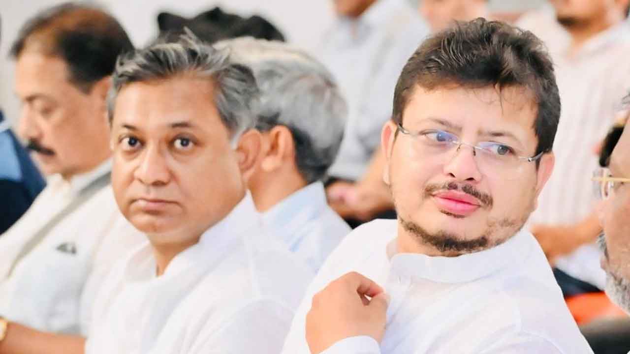 (বাঁ দিকে) সন্দীপন সাহা এবং ঋতব্রত বন্দ্যোপাধ্যায় (ডান দিকে)।