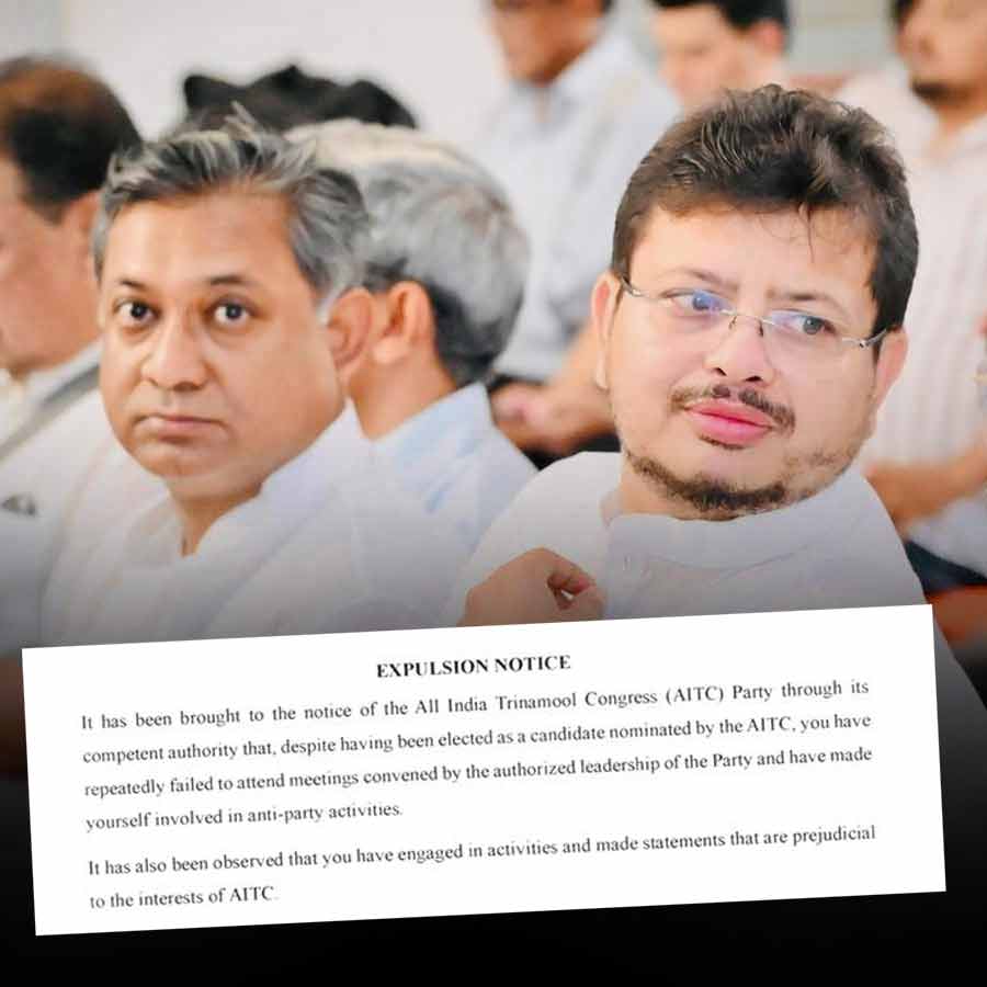 (বাঁ দিকে) সন্দীপন সাহা এবং ঋতব্রত বন্দ্যোপাধ্যায় (ডান দিকে)।
