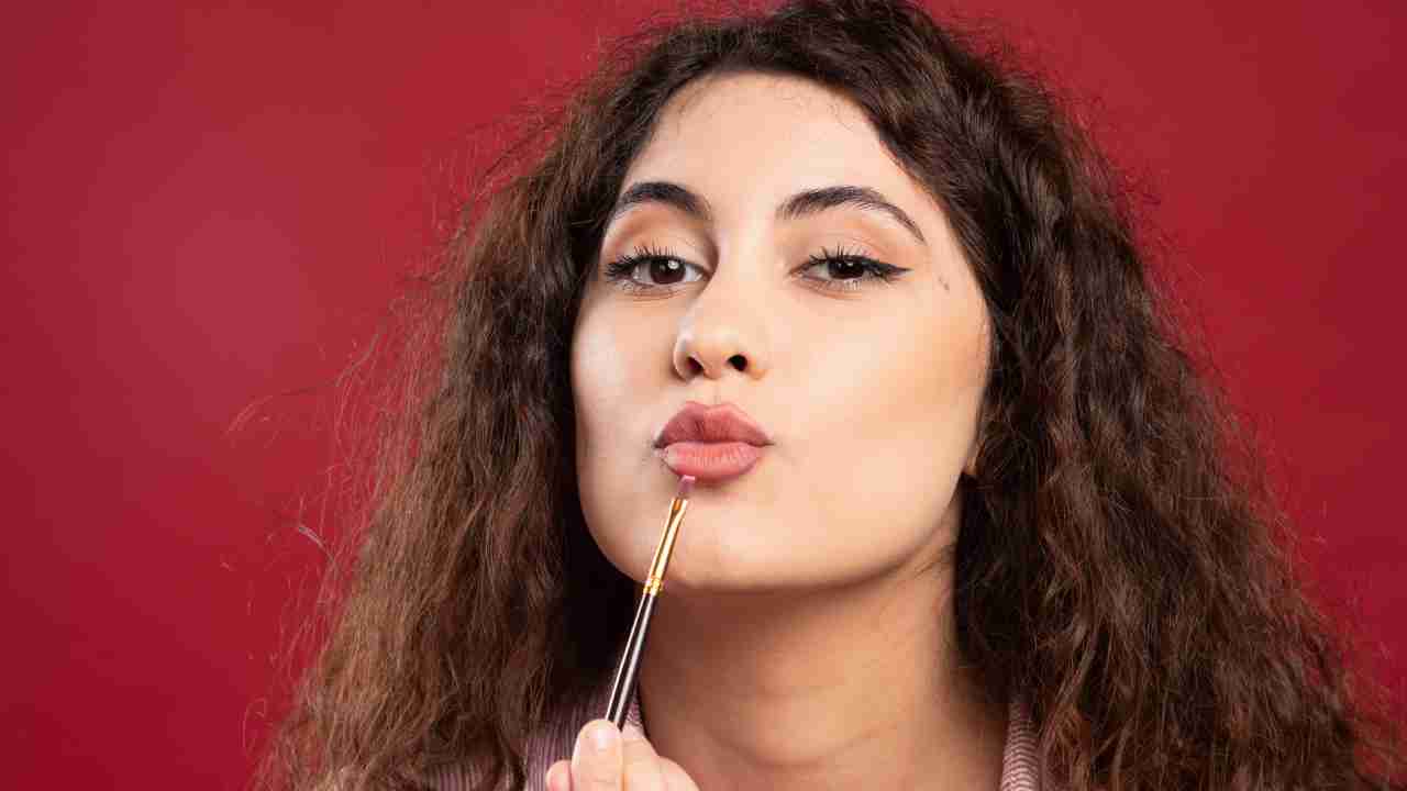 ঠোঁট পেলব থাকবে, কালচে দাগও দূর হবে, কী ভাবে পরিচর্যা করবেন?
