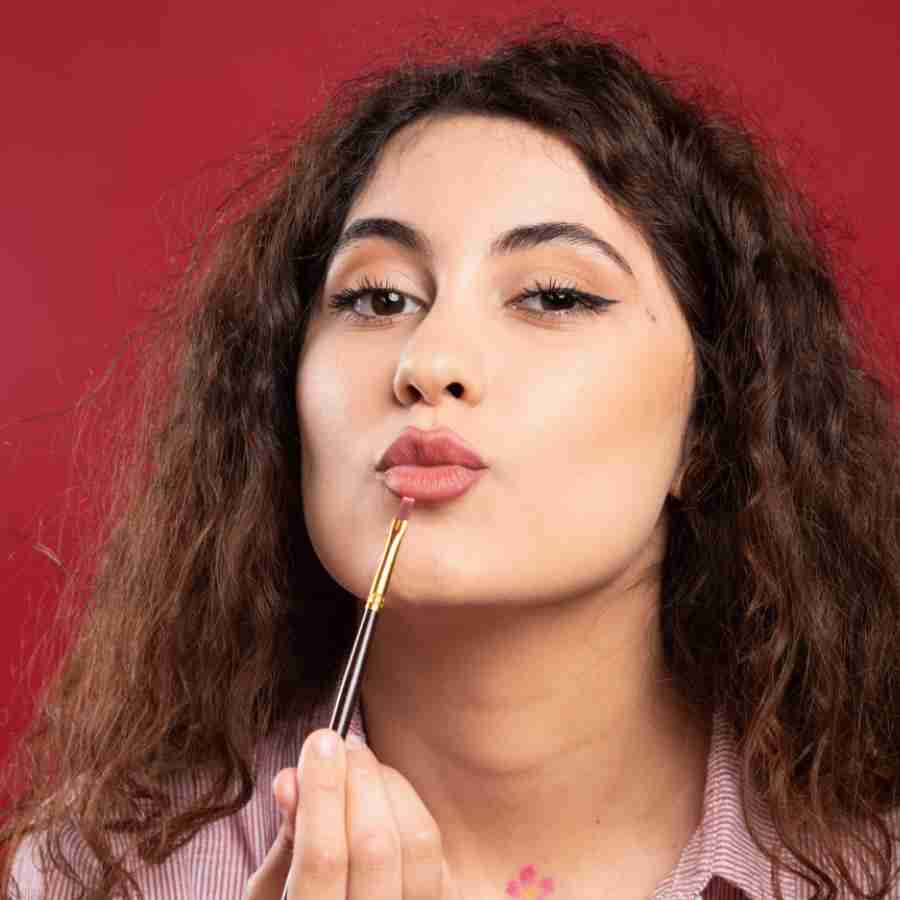 ঠোঁট পেলব থাকবে, কালচে দাগও দূর হবে, কী ভাবে পরিচর্যা করবেন?
