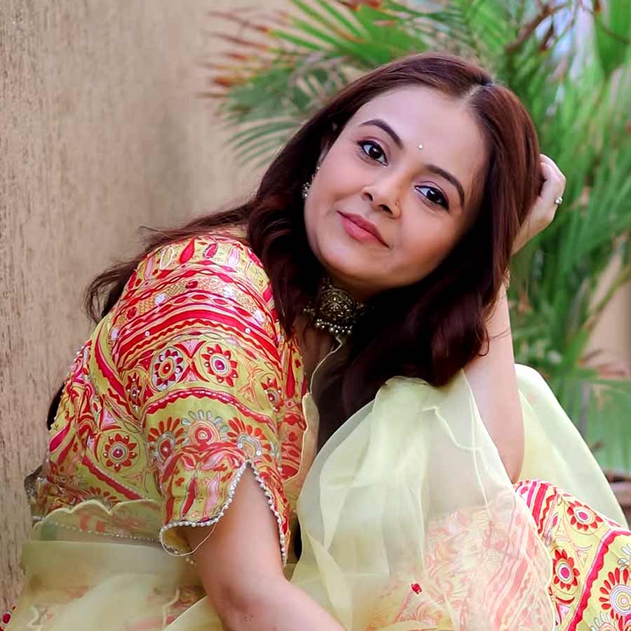 দেবলীনাকে কটাক্ষ অনুরাগীদের?