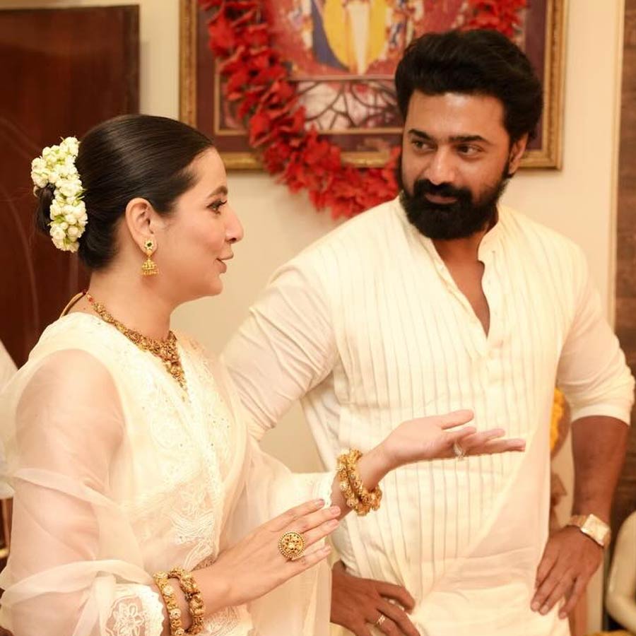 ১০ বছর পরে আবার একসঙ্গে নতুন ছবির শুটিং করবেন দেব-শুভশ্রী। মাঝের ১০ বছরে দু’জনের জীবন অনেক বদলে গিয়েছে। ২০১৬-তে শুটিং হওয়া ‘ধূমকেতু’ মুক্তি পায় ২০২৫-এ। তার পর থেকে আবার ‘দেশু’ জুটির একসঙ্গে কাজের সম্ভাবনা নিয়ে আলোচনা শুরু হয়েছিল।