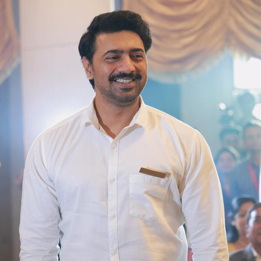 ২০২৫-এ শেষে শুভশ্রীর সঙ্গে নতুন কাজের ঘোষণা করেন প্রযোজক দেব। সহকর্মী, বন্ধু হিসাবে তাঁদের যাত্রা নয় নয় করে কম হল না। মাঝে মান-অভিমানের পালায় সময় বয়ে গিয়েছে অনেকটাই।