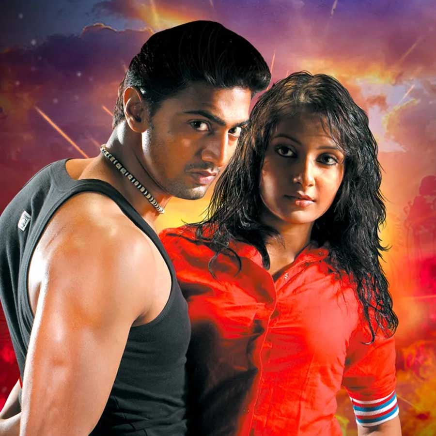 সেই সময় পরিচালক রাজ চক্রবর্তীর ‘চ্যালেঞ্জ’ ছবির মাধ্যমে পর্দায় আগমন নতুন জুটি দেব-শুভশ্রীর। নৌকায় নতুন জুটির রোম্যান্স প্রথম ঝলকেই মন জয় করেছিল অনুরাগীদের। 