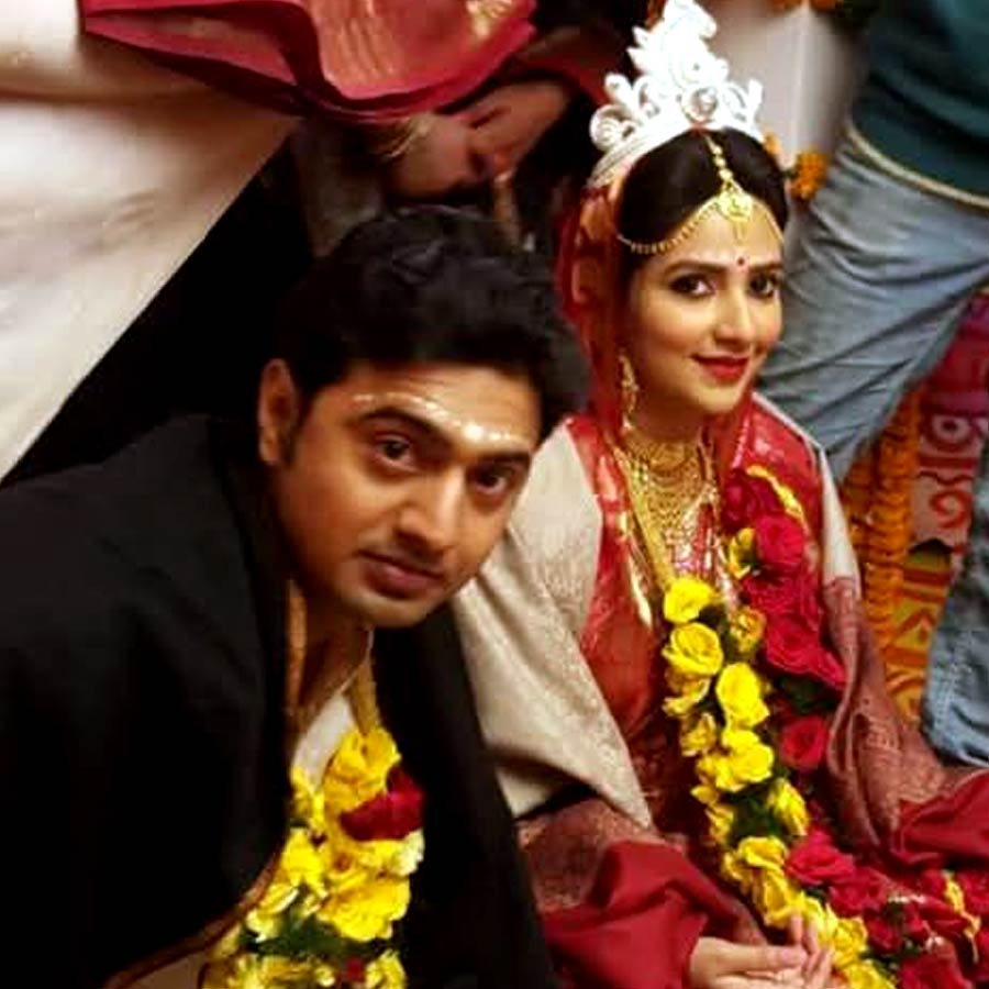 কিন্তু যেমনটা কথা দিয়েছিলেন, ২০১৬-তে সেই মতো শুভশ্রীকে নিয়ে কৌশিক গঙ্গোপাধ্যায়ের পরিচালিত ‘ধূমকেতু’র শুটিং করেন দেব। সেই ছবিতে প্রযোজক হিসাবে দেখা গিয়েছিল নায়কের নাম। সঙ্গে প্রযোজনার দায়িত্ব সামলেছিলেন প্রযোজক রানা সরকারও।