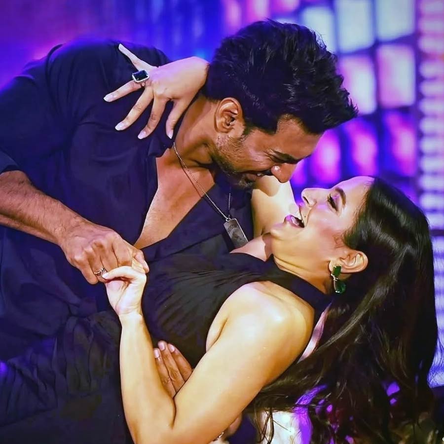 ২০১৬’র পরে আর কোথাও একসঙ্গে দেখা যায়নি দেব এবং শুভশ্রীকে। তাই ২০২৫-এ যখন ‘ধূমকেতু’ মুক্তির দিনক্ষণ ঠিক হয়, তখন থেকেই সবার মনে প্রশ্ন ছিল আবার কি একসঙ্গে দেখা যাবে ‘দেশু’ জুটিকে?