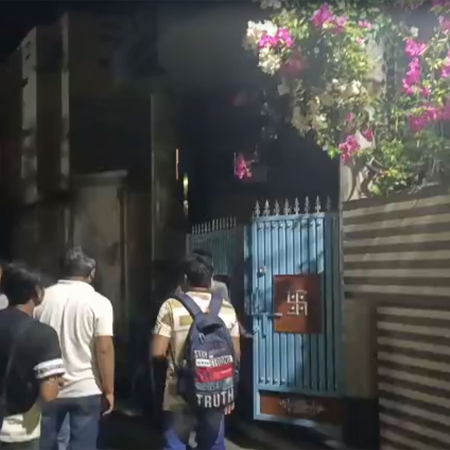 কালনার প্রাক্তন তৃণমূল বিধায়ক দেবপ্রসাদ বাগের বাড়িতে তল্লাশি পুলিশ ও কেন্দ্রীয় বাহিনীর।