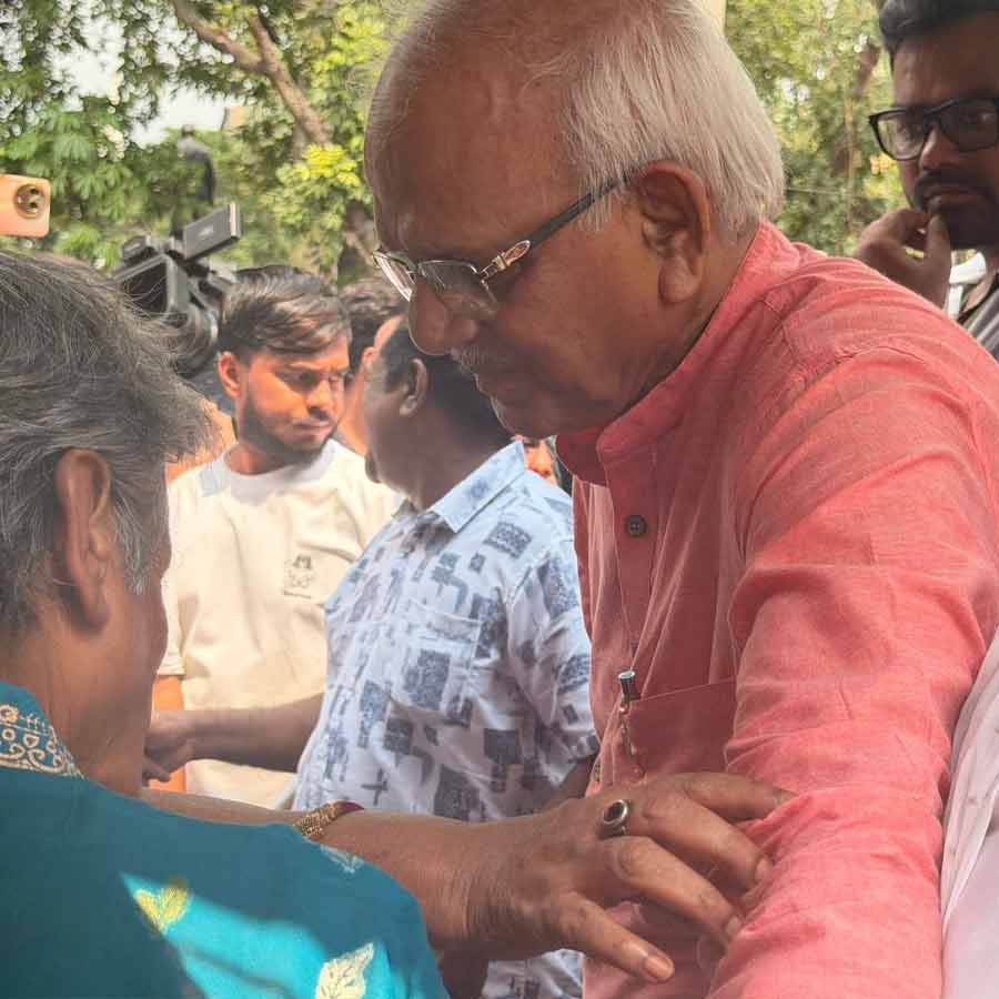 ওয়াই চ্যানেলে শোভনদেব চট্টোপাধ্যায়।