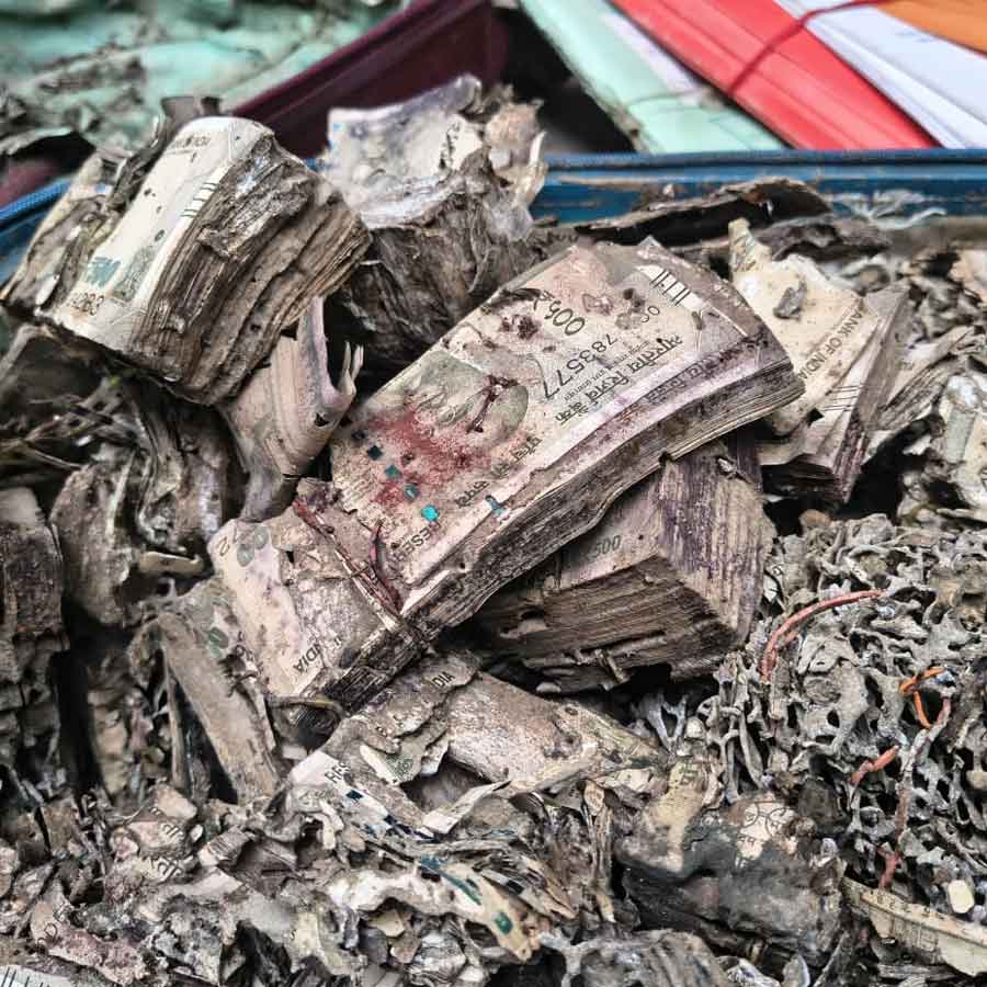 Huge amount of currency notes recovered from Students Union room of Surendranath College in Kolkata