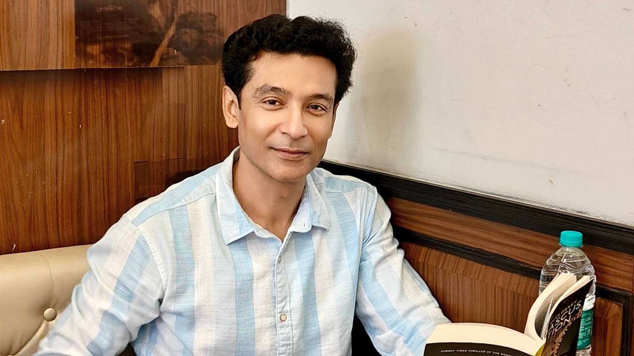 টোটা রায়চৌধুরী এ বার ঔপন্যাসিক!