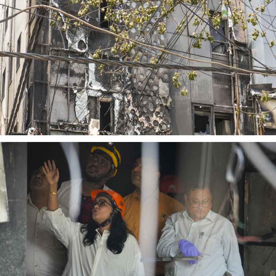 ঘটনাস্থল খতিয়ে দেখছেন বিশেষজ্ঞরা।