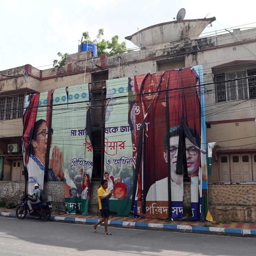 Complains arise over hoardings in Kolkata that block natural light, cover windows or restrict ventilation