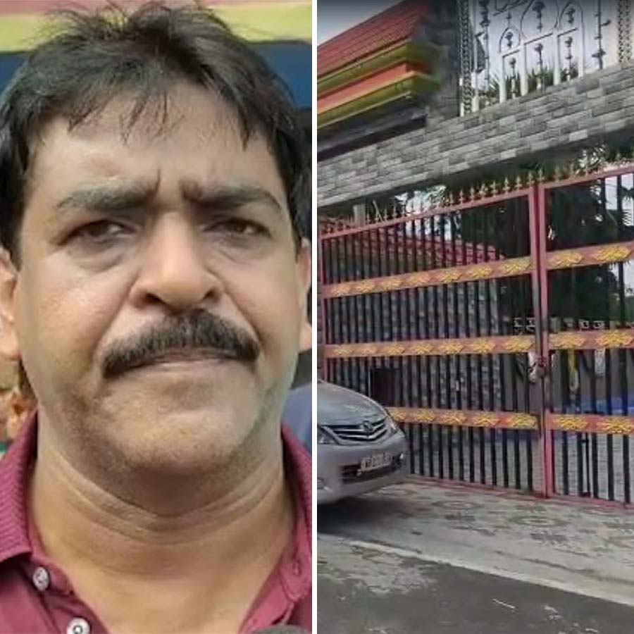 (বাঁ দিকে) শওকত মোল্লা। বৃহস্পতিবার সকালে ক্যানিংয়ের জীবনতলায় প্রাক্তন তৃণমূল বিধায়কের বাড়িতে হানা দেয় এনআইএ (ডান দিকে)।