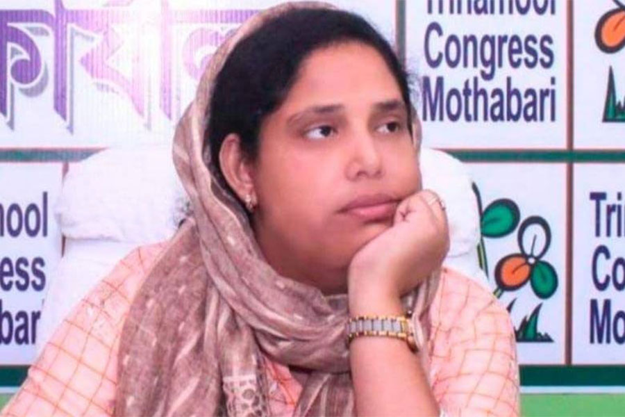 Can Mamata Banerjee Lose TMC’s Party Symbol, Why the Shiv Sena and NCP Examples Matter