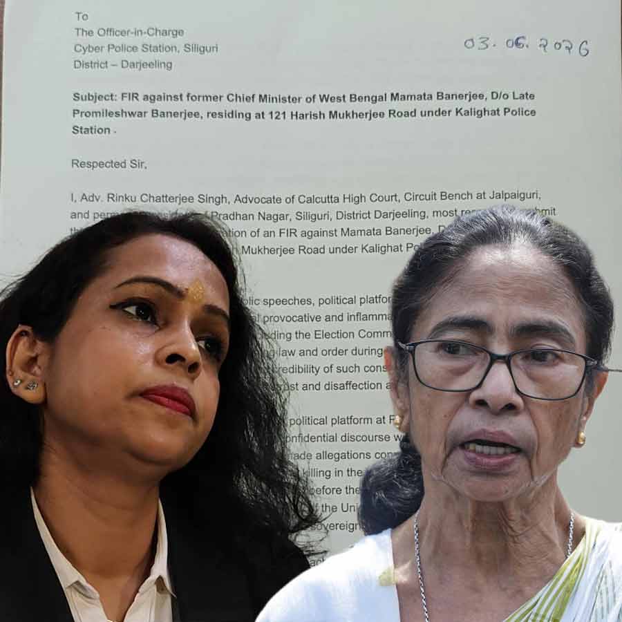 (বাঁ দিকে) অভিযোগকারী আইনজীবী রিঙ্কু চট্টোপাধ্যায়। মমতা বন্দ্যোপাধ্যায় (ডান দিকে)।
