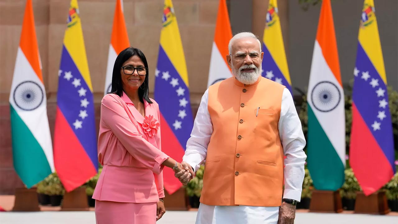ভেনেজ়ুয়েলার অন্তর্বর্তী প্রেসিডেন্ট ডেলসি রদ্রিগেজ়ের সঙ্গে বৃহস্পতিবার দিল্লিতে বৈঠক করলেন প্রধানমন্ত্রী নরেন্দ্র মোদী।