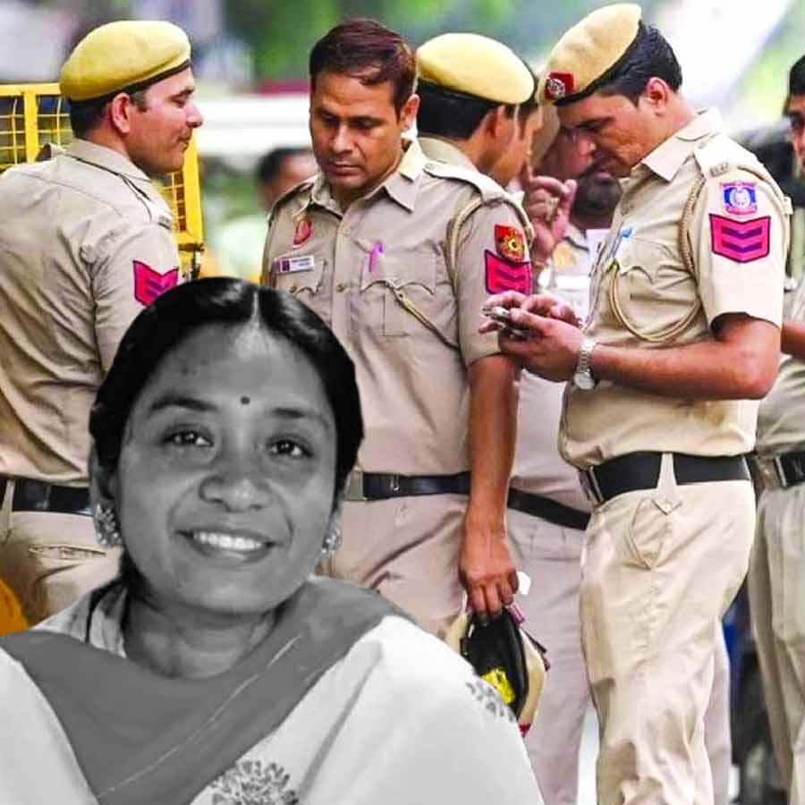 দিল্লিতে অধ্যাপিকার রহস্যমৃত্যু। তদন্তে নামল পুলিশ।