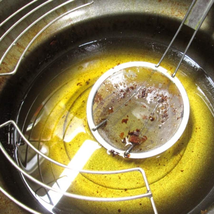 রান্নায় ব্যবহৃত তেল দিয়ে কী কী করতে পারেন?