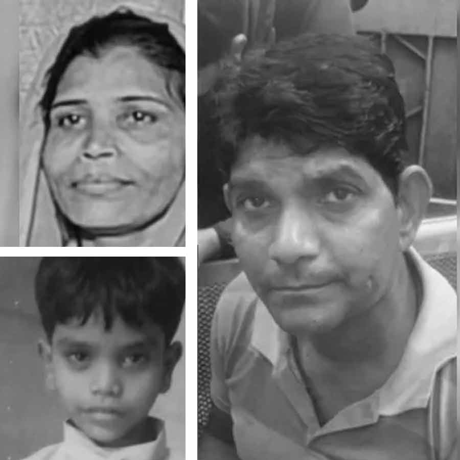 Man found dead clutching wife, son\\\'s graves in Uttar Pradesh