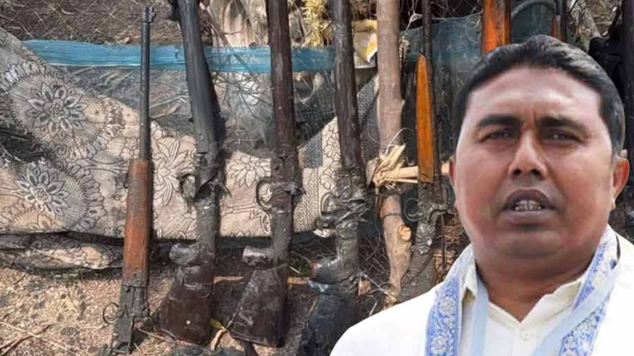 সন্দেশখালিতে পুকুর থেকে উদ্ধার অস্ত্র।