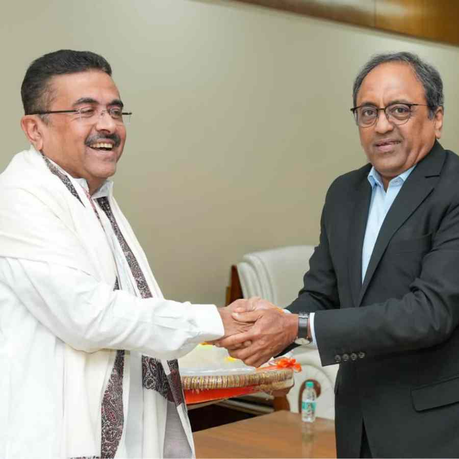 মুখ্যমন্ত্রী শুভেন্দু অধিকারীর সঙ্গে এল অ্যান্ড টি-র চেয়ারম্যান এস এন সুব্রহ্মণ্যম।