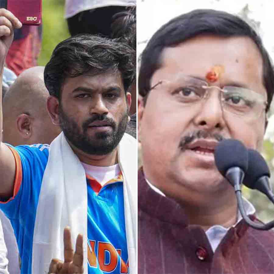 (বাঁ দিকে) যন্তরমন্তরে বিক্ষোভে সিজেপি-র প্রতিষ্ঠাতা অভিজিৎ দীপকে এবং বিজেপির সর্বভারতীয় সভাপতি নিতিন নবীন (ডান দিকে)।