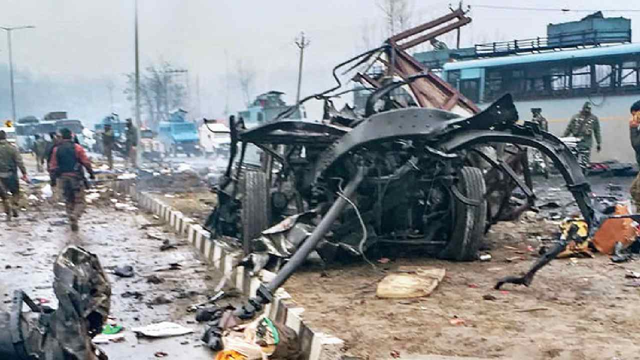 Is Indian spies infiltrated in underworld to eliminate most wanted Pakistani terrorist like Dhurandhar