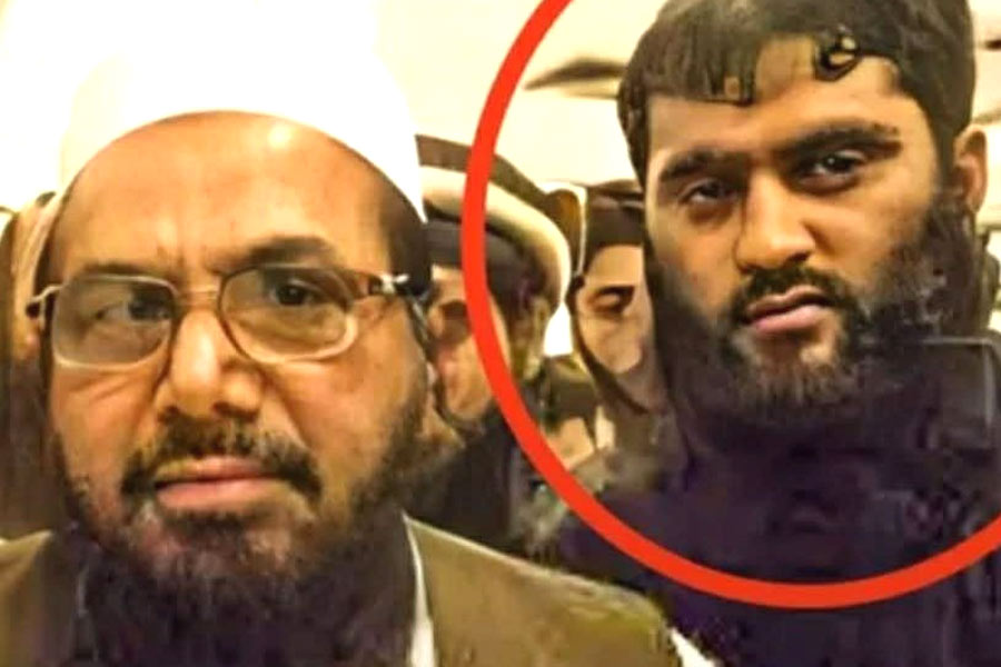 Is Indian spies infiltrated in underworld to eliminate most wanted Pakistani terrorist like Dhurandhar