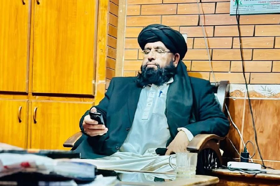 Is Indian spies infiltrated in underworld to eliminate most wanted Pakistani terrorist like Dhurandhar