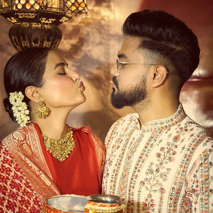 প্রথম বিবাহবার্ষিকী ভুলে গেলেন হিনা-রকি?